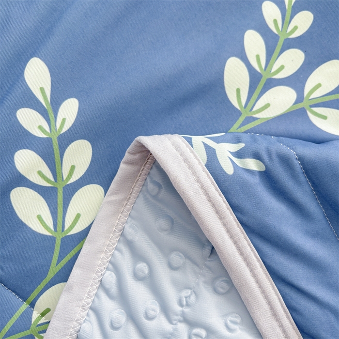 91家纺网 家纺一手货源 找家纺 雯豆2025春夏新款凉感丝夏被空调被子印花A类卡通小清新夏被 冰丝夏被四件套-花影动