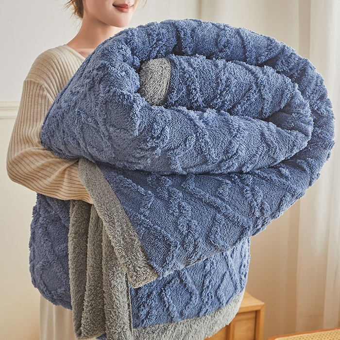 91家纺网 家纺一手货源 找家纺 澳梵家居 2025新款塔芙绒提花毛毯盖毯 雾霾蓝-灰