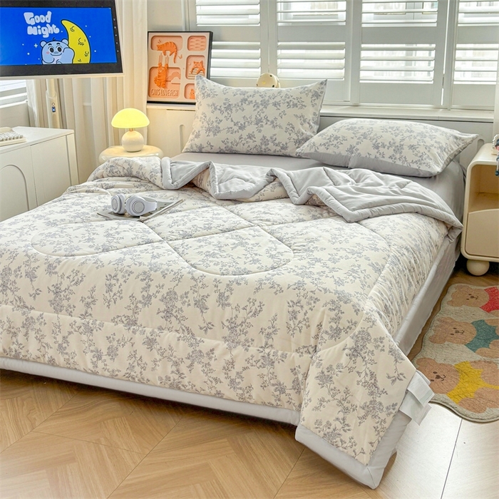 91家纺网 家纺一手货源 找家纺   壹张床  2025新款A类针织棉双层纱100%新疆棉花夏凉被《包检测》（提供买家秀） 叶影静思