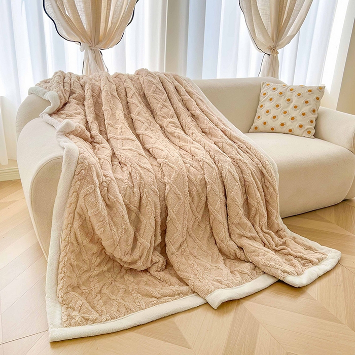 91家纺网 家纺一手货源 找家纺 澳梵家居 2025新款塔芙绒提花毛毯盖毯 卡其-白