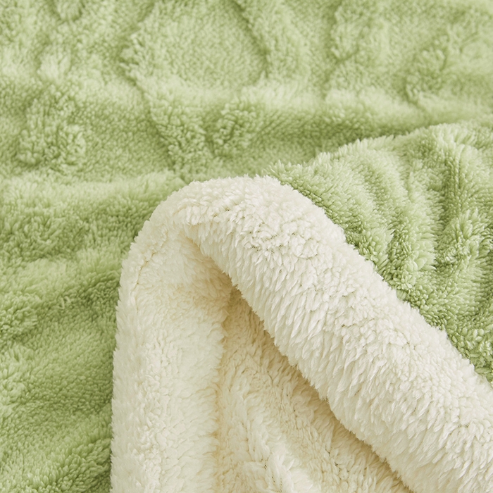 91家纺网 家纺一手货源 找家纺 澳梵家居 2025新款塔芙绒提花毛毯盖毯 草绿-白