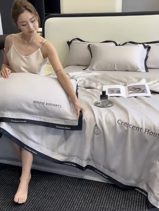 91家纺网 家纺一手货源 找家纺 笙意家纺 2025新款水洗冰丝夏被四件套-卡瑞娜系列 山灰