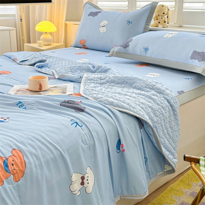 91家纺网 家纺一手货源 找家纺 雯豆2025春夏新款凉感丝夏被空调被子印花A类卡通小清新夏被 冰丝夏被四件套-旺财