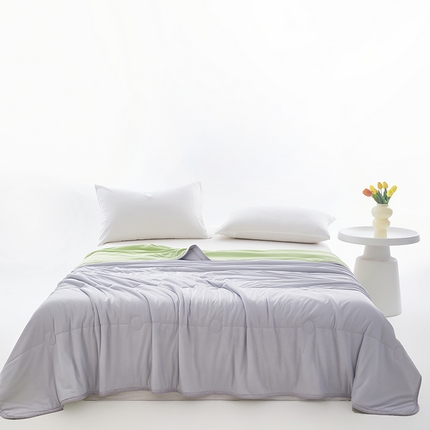 91家纺网 家纺一手货源 找家纺 联林2025新款纯色针织凉感丝空调被详情 岩石灰-绿