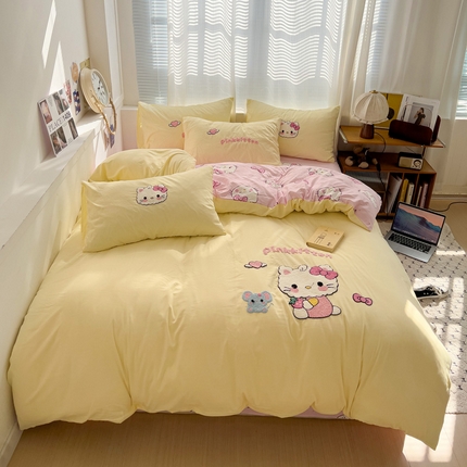 91家纺网 家纺一手货源 找家纺 罗亿家纺 2025新款云朵棉可爱毛巾绣系列四件套 可爱小猫-黄