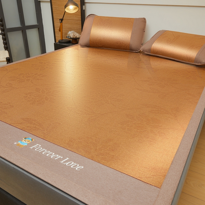 91家纺网 家纺一手货源 找家纺 尚品凤凰 2025新款冰藤席小熊绣花藤席 水中花