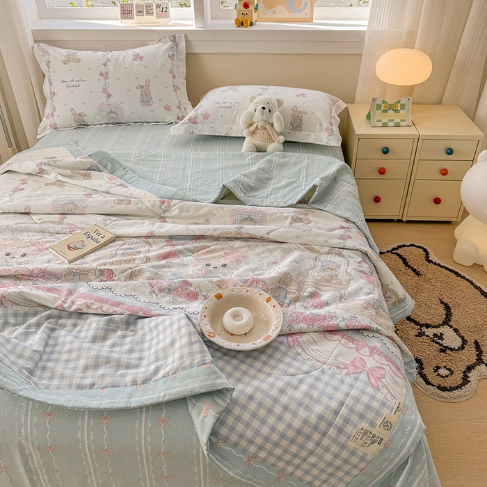 91家纺网 家纺一手货源 找家纺 梦依依 2025新款小清新印花系列里外全棉棉花被夏被四件套 宝利熊