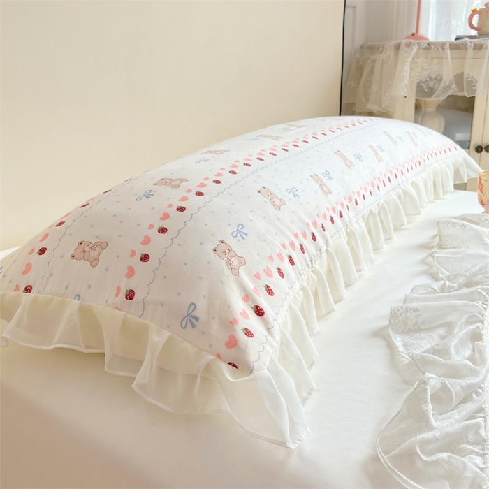 91家纺网 家纺一手货源 找家纺 梦舒羽2025新款针织棉双层纱花边枕头套情侣双人枕套枕芯套枕头内胆套 花边款-草莓熊宝