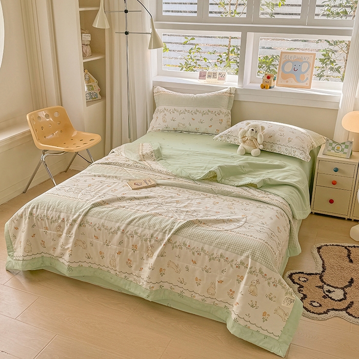 91家纺网 家纺一手货源 找家纺 梦依依 2025新款小清新印花系列里外全棉棉花被夏被四件套 花宠乐章