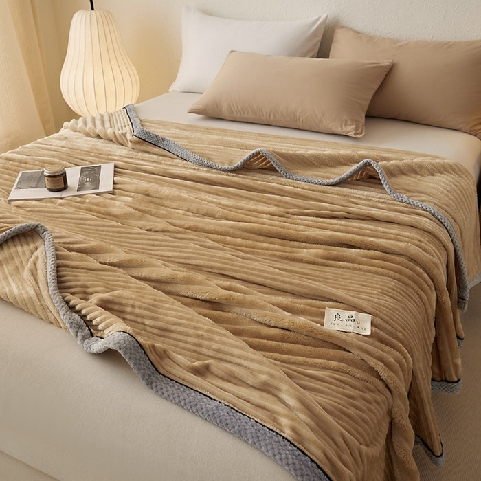 91家纺网 家纺一手货源 找家纺 澳梵家居 2025新款魔法绒糯糯绒提花抽条毛毯盖毯 简约-卡其