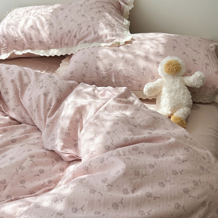 91家纺网 家纺一手货源 找家纺 荣轩2025新款全棉双层纱镂空花边工艺款四件套（铺床版） 颜花朝