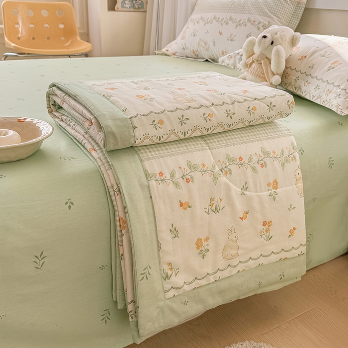 91家纺网 家纺一手货源 找家纺 梦依依 2025新款小清新印花系列里外全棉棉花被夏被四件套 花宠乐章