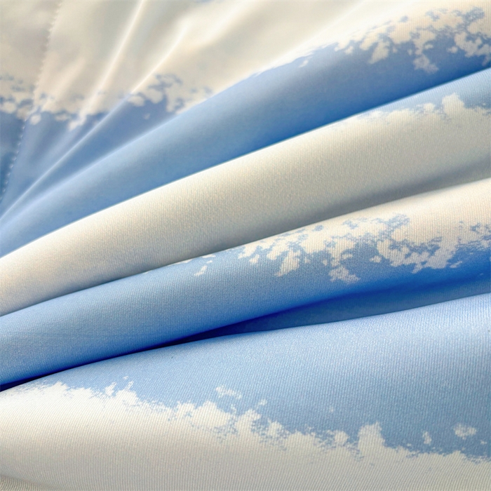 91家纺网 家纺一手货源 找家纺 雯豆2025春夏新款凉感丝夏被空调被子印花A类卡通小清新夏被 冰丝夏被四件套-蓝色条纹