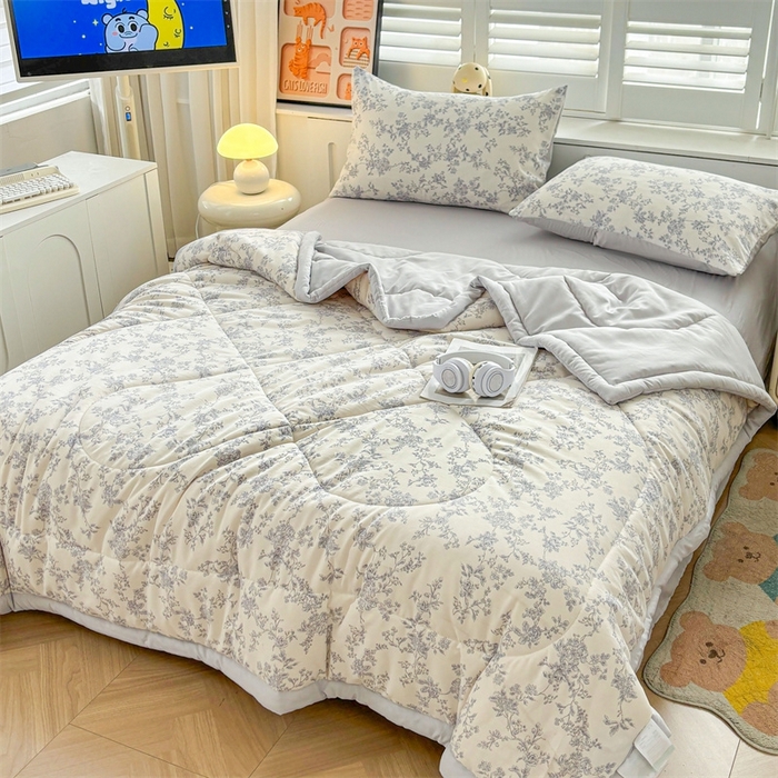 91家纺网 家纺一手货源 找家纺   壹张床  2025新款A类针织棉双层纱100%新疆棉花夏凉被《包检测》（提供买家秀） 叶影静思