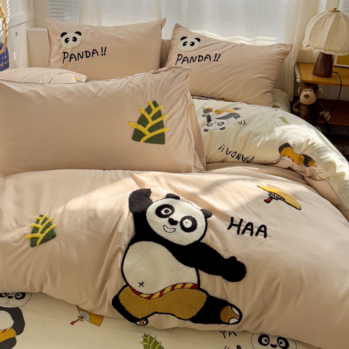 91家纺网 家纺一手货源 找家纺 罗亿家纺 2025新款云朵棉可爱毛巾绣系列四件套 熊猫会功夫