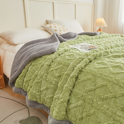 91家纺网 家纺一手货源 找家纺 澳梵家居 2025新款塔芙绒提花毛毯盖毯 草绿-灰
