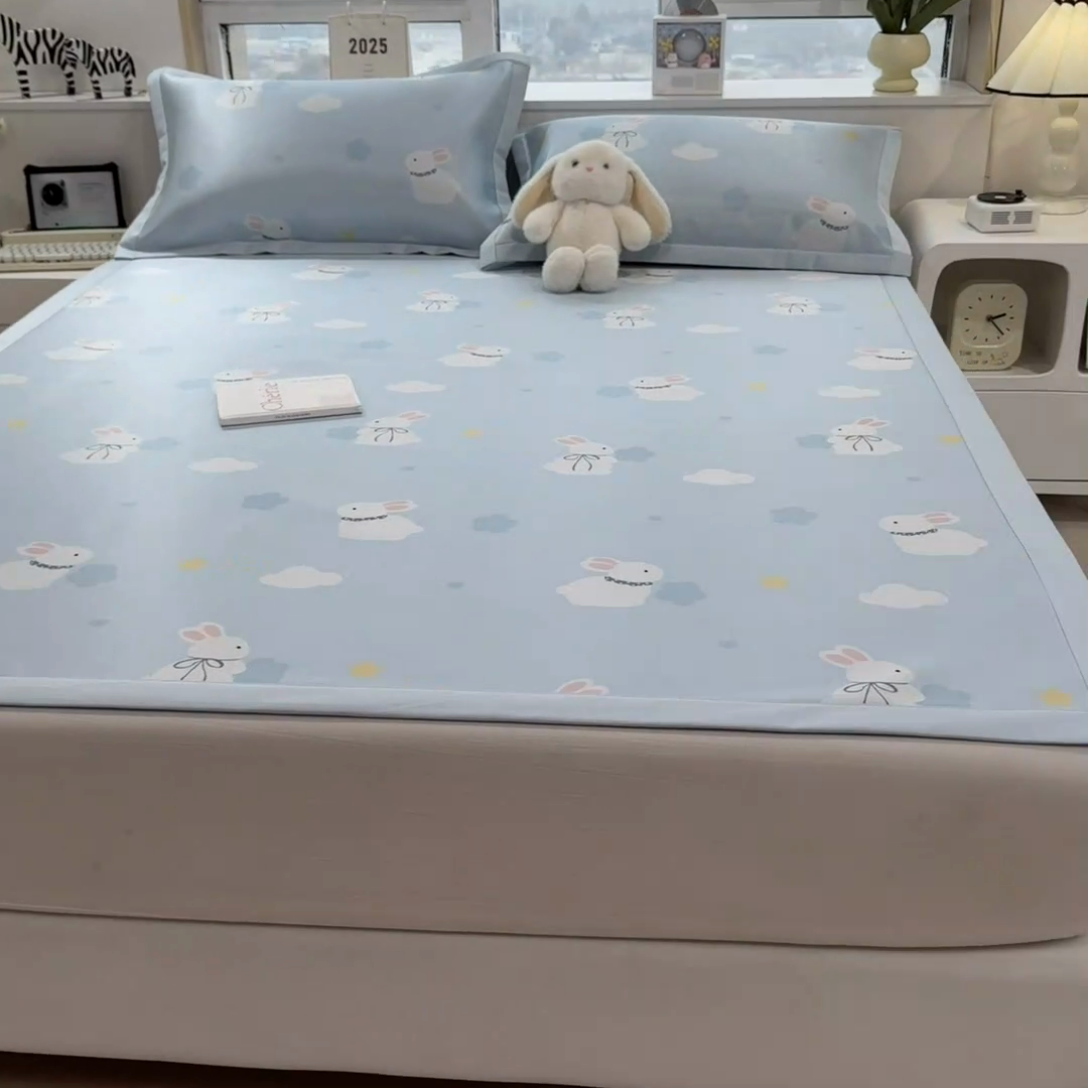 91家纺网 家纺一手货源 找家纺 丝羽坊 2025新款小版印花冰丝凉席平铺床席款冰丝席碳光冰丝凉席 兔宝