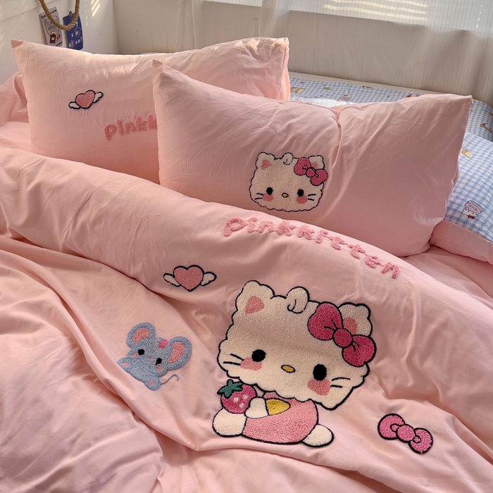 91家纺网 家纺一手货源 找家纺 罗亿家纺 2025新款云朵棉可爱毛巾绣系列四件套 可爱小猫-粉