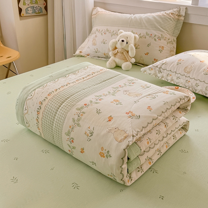 91家纺网 家纺一手货源 找家纺 梦依依 2025新款小清新印花系列里外全棉棉花被夏被四件套 花宠乐章