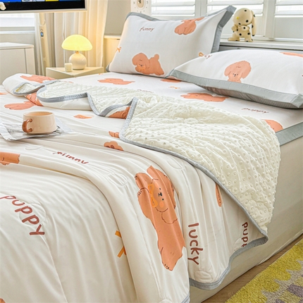 91家纺网 家纺一手货源 找家纺 雯豆2025春夏新款凉感丝夏被空调被子印花A类卡通小清新夏被 冰丝夏被四件套-胖嘟嘟