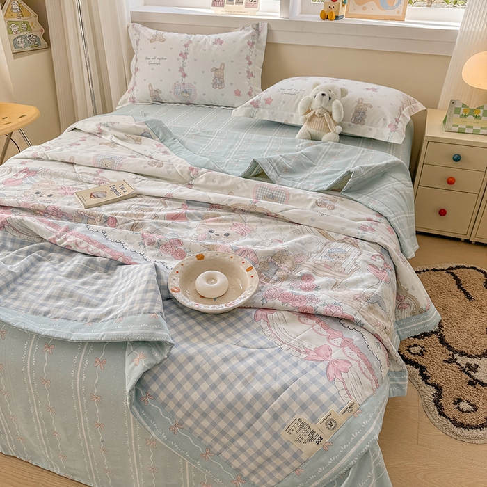 91家纺网 家纺一手货源 找家纺 梦依依 2025新款小清新印花系列里外全棉棉花被夏被四件套 宝利熊