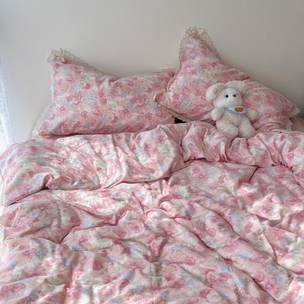 91家纺网 家纺一手货源 找家纺 （总）荣轩2025新款全棉双层纱镂空花边工艺款四件套（铺床版）