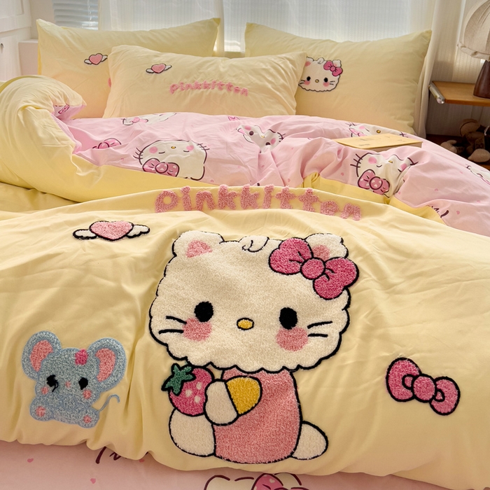 91家纺网 家纺一手货源 找家纺 罗亿家纺 2025新款云朵棉可爱毛巾绣系列四件套 可爱小猫-黄