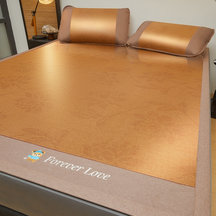 91家纺网 家纺一手货源 找家纺 尚品凤凰 2025新款冰藤席小熊绣花藤席 水中花