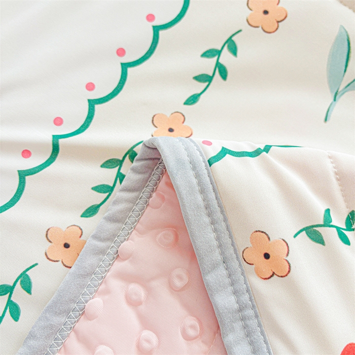 91家纺网 家纺一手货源 找家纺 雯豆2025春夏新款凉感丝夏被空调被子印花A类卡通小清新夏被 冰丝夏被四件套-浪漫花丛