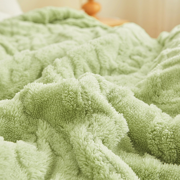 91家纺网 家纺一手货源 找家纺 澳梵家居 2025新款塔芙绒提花毛毯盖毯 草绿-白
