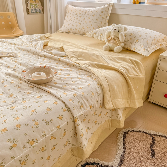 91家纺网 家纺一手货源 找家纺 梦依依 2025新款小清新印花系列里外全棉棉花被夏被四件套 故事小黄花
