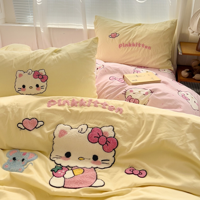 91家纺网 家纺一手货源 找家纺 罗亿家纺 2025新款云朵棉可爱毛巾绣系列四件套 可爱小猫-黄