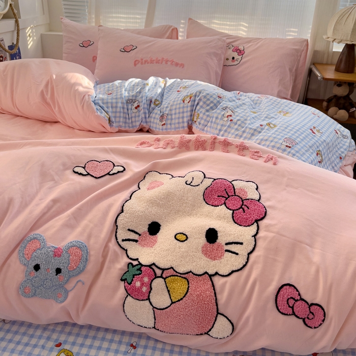 91家纺网 家纺一手货源 找家纺 罗亿家纺 2025新款云朵棉可爱毛巾绣系列四件套 可爱小猫-粉