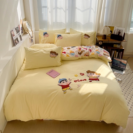 91家纺网 家纺一手货源 找家纺 罗亿家纺 2025新款云朵棉可爱毛巾绣系列四件套 小新的爱情