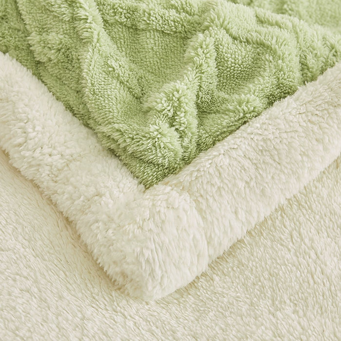91家纺网 家纺一手货源 找家纺 澳梵家居 2025新款塔芙绒提花毛毯盖毯 草绿-白