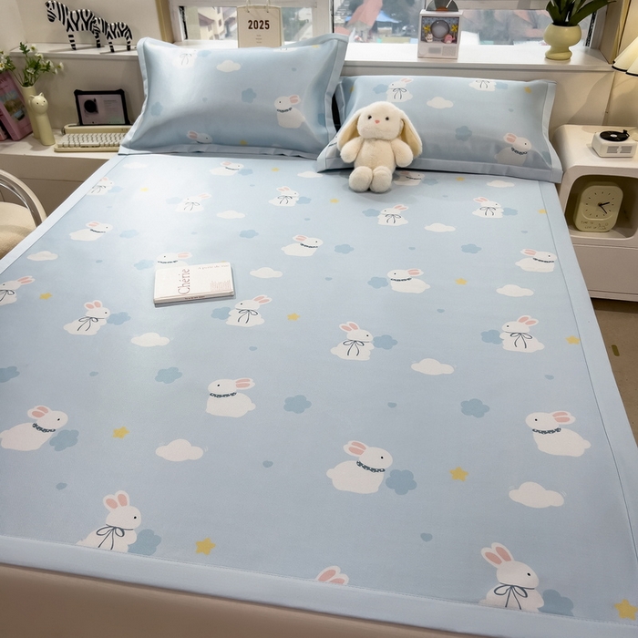 91家纺网 家纺一手货源 找家纺 丝羽坊 2025新款小版印花冰丝凉席平铺床席款冰丝席碳光冰丝凉席 兔宝