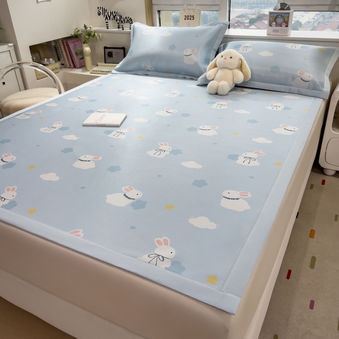 91家纺网 家纺一手货源 找家纺 丝羽坊 2025新款小版印花冰丝凉席平铺床席款冰丝席碳光冰丝凉席 兔宝