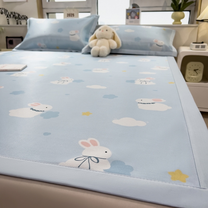 91家纺网 家纺一手货源 找家纺 丝羽坊 2025新款小版印花冰丝凉席平铺床席款冰丝席碳光冰丝凉席 兔宝