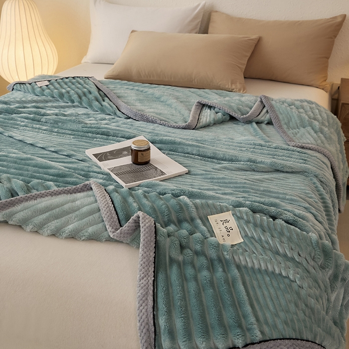 91家纺网 家纺一手货源 找家纺 澳梵家居 2025新款魔法绒糯糯绒提花抽条毛毯盖毯 简约-黛蓝