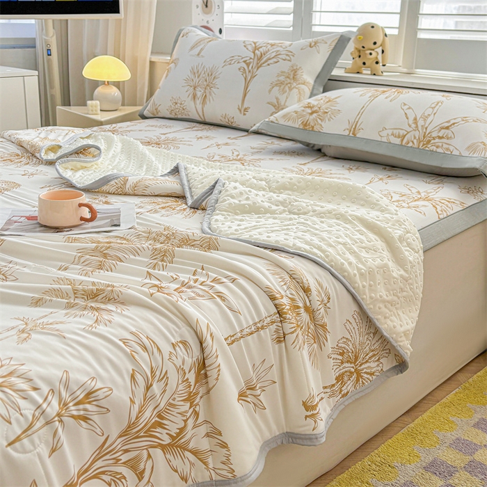 91家纺网 家纺一手货源 找家纺 雯豆2025春夏新款凉感丝夏被空调被子印花A类卡通小清新夏被 冰丝夏被四件套-千枝叶