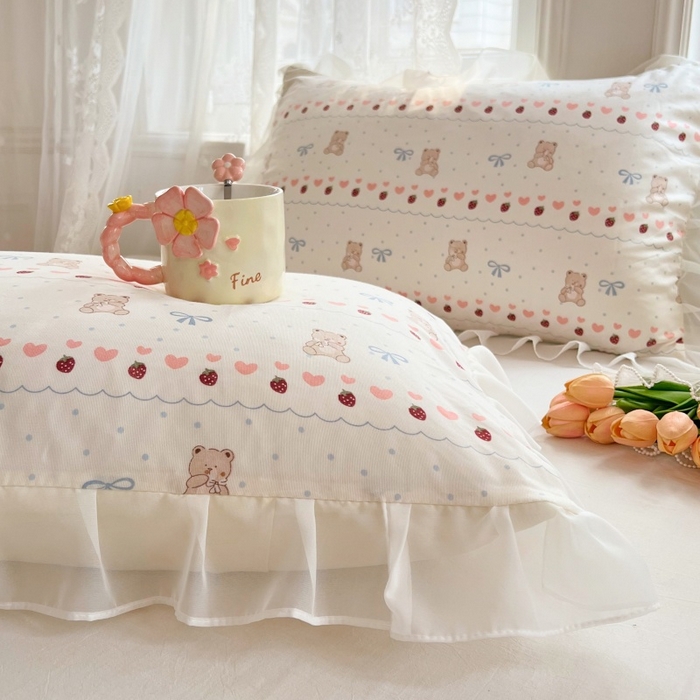 91家纺网 家纺一手货源 找家纺 梦舒羽  2025新款针织棉双层纱花边枕头套双人枕套枕芯套宿舍单人枕头内胆套 花边款-草莓熊宝