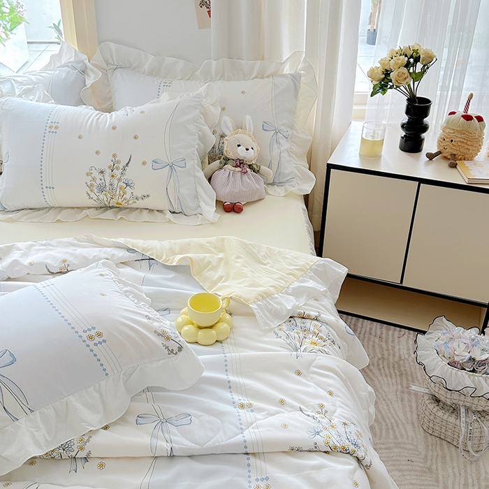 91家纺网 家纺一手货源 找家纺 家贝爱 2025新款泡泡纱水洗棉花边床单/床裙款夏被四件套夏凉被 莫兰清香