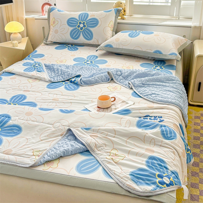 91家纺网 家纺一手货源 找家纺 雯豆2025春夏新款凉感丝夏被空调被子印花A类卡通小清新夏被 冰丝夏被四件套-艾夏