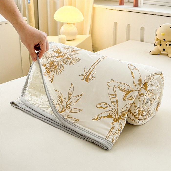 91家纺网 家纺一手货源 找家纺 雯豆2025春夏新款凉感丝夏被空调被子印花A类卡通小清新夏被 冰丝夏被四件套-千枝叶