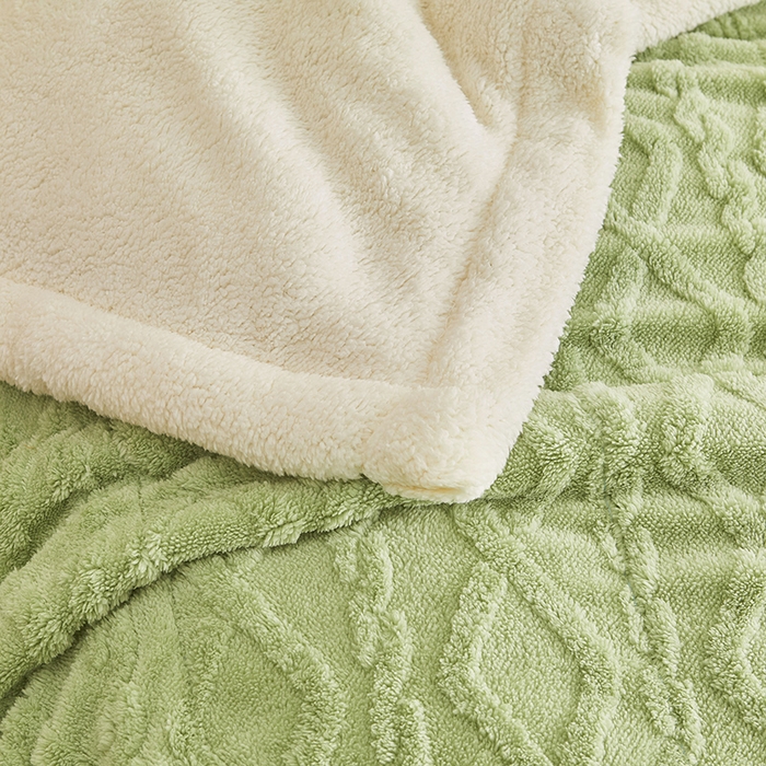 91家纺网 家纺一手货源 找家纺 澳梵家居 2025新款塔芙绒提花毛毯盖毯 草绿-白