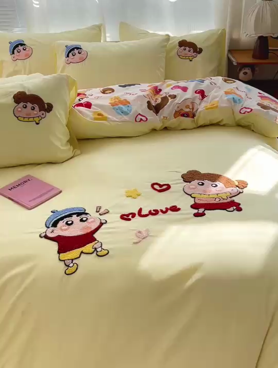 91家纺网 家纺一手货源 找家纺 罗亿家纺 2025新款云朵棉可爱毛巾绣系列四件套 小新的爱情