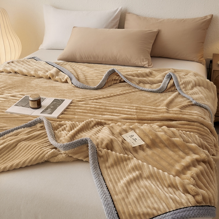 91家纺网 家纺一手货源 找家纺 澳梵家居 2025新款魔法绒糯糯绒提花抽条毛毯盖毯 简约-卡其