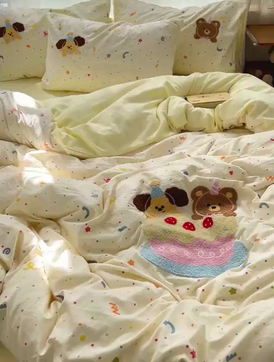 91家纺网 家纺一手货源 找家纺 罗亿家纺 2025新款云朵棉可爱毛巾绣系列四件套 芝士蛋糕熊