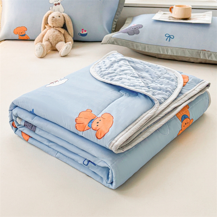 91家纺网 家纺一手货源 找家纺 雯豆2025春夏新款凉感丝夏被空调被子印花A类卡通小清新夏被 冰丝夏被四件套-旺财