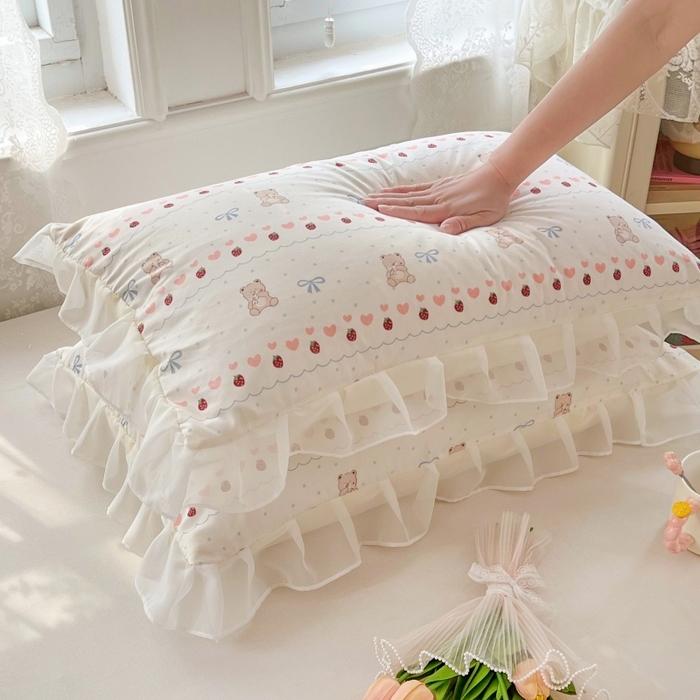 91家纺网 家纺一手货源 找家纺 梦舒羽  2025新款针织棉双层纱花边枕头套双人枕套枕芯套宿舍单人枕头内胆套 花边款-草莓熊宝